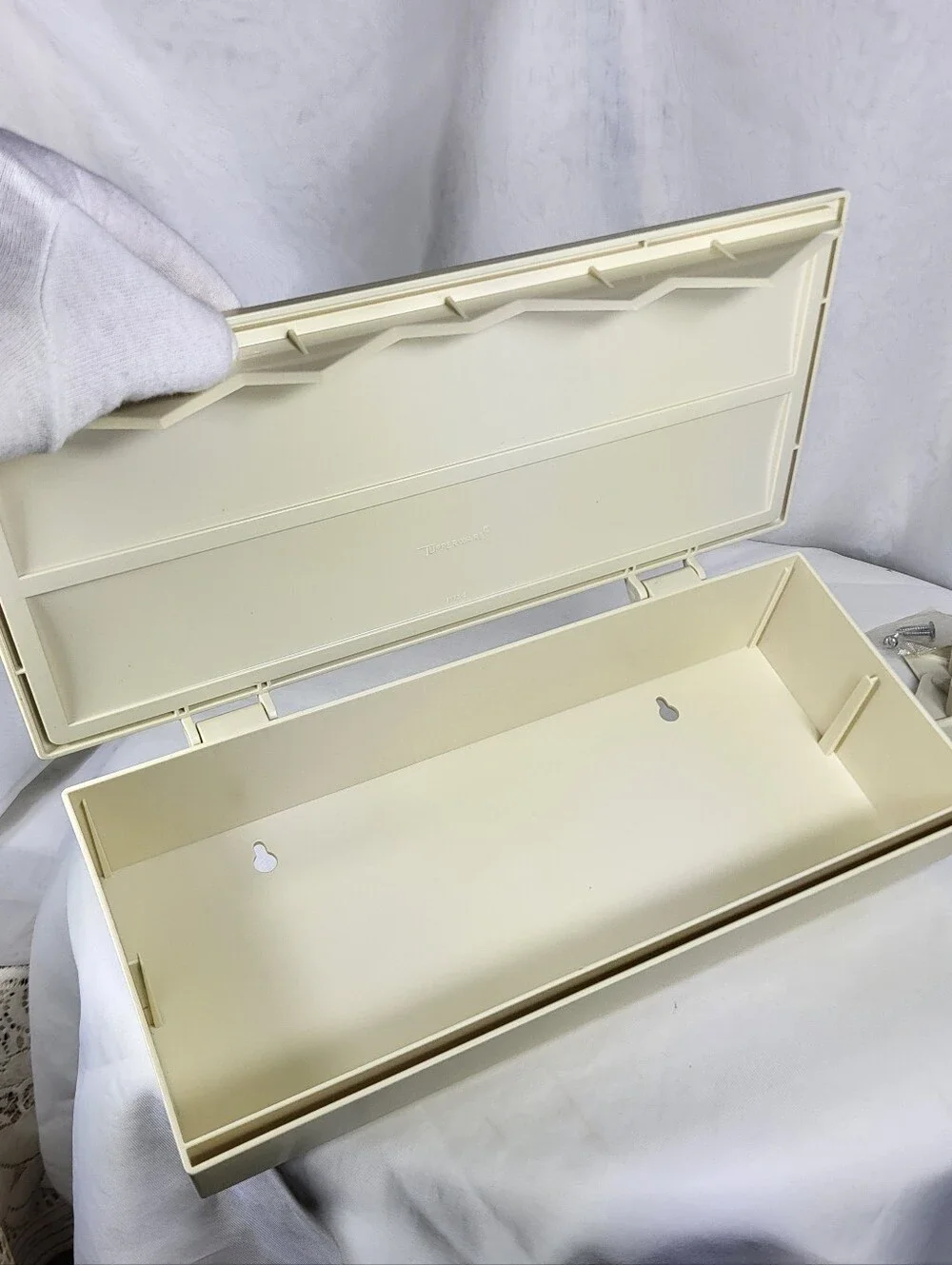 Tupperware #1572-1 Cream Plastic Wax Paper & Foil Dispenser